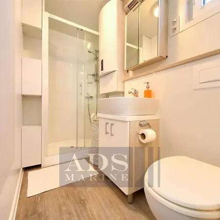 Botel Seaesta Floating Constanta