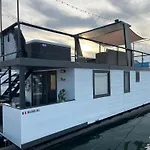 Bateau-hôtel Seaesta Floating